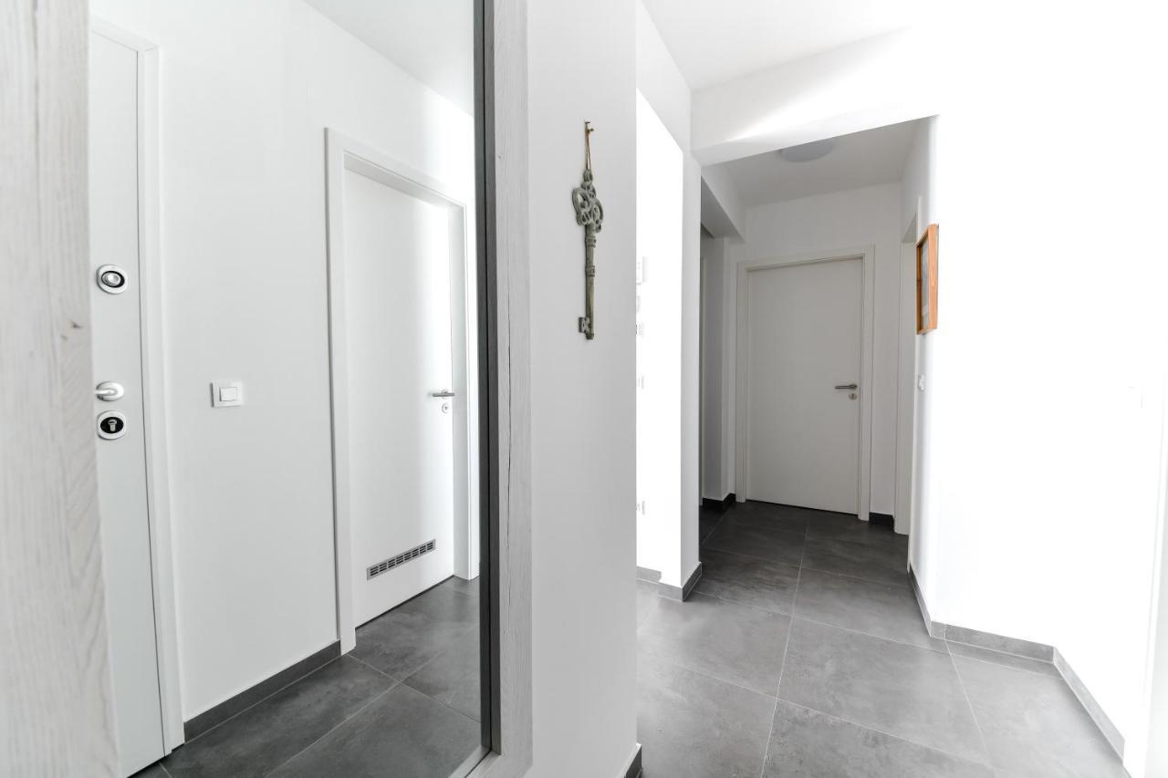 Spacious Apartment Nero With Free Parking Zara Esterno foto