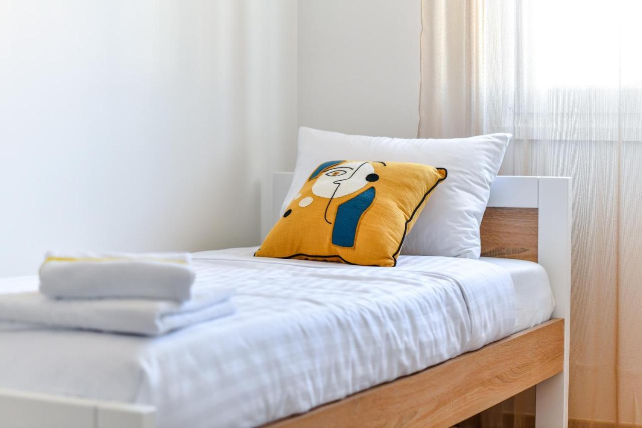 Spacious Apartment Nero With Free Parking Zara Esterno foto