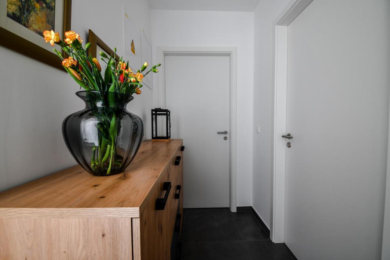 Spacious Apartment Nero With Free Parking Zara Esterno foto